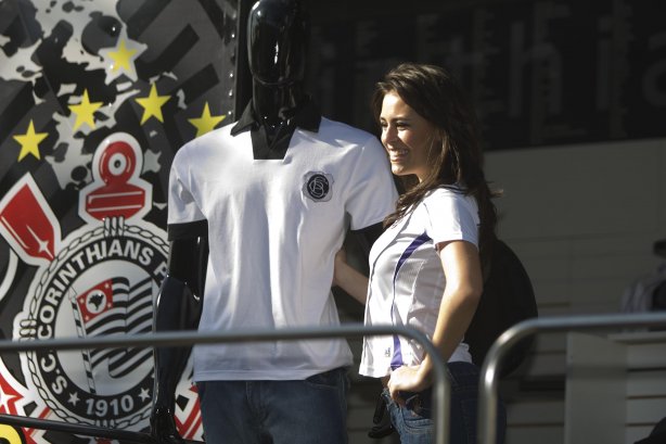 Apresentacao do novo onibus do Corinthians, da rede de franquias Todo Poderoso Timao on road, que vai percorrer o interior de São Paulo vendendo produtos licenciados
