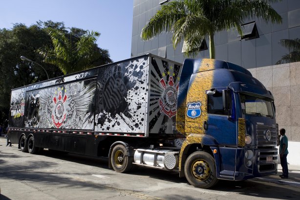 Apresentacao do novo onibus do Corinthians, da rede de franquias Todo Poderoso Timao on road, que vai percorrer o interior de São Paulo vendendo produtos licenciados