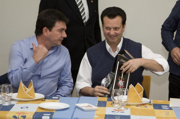 O presidente do Corinthians Andres Sanchez recebeu o prefeito de São Paulo Gilberto Kassab hoje pela manhã no Parque São Jorge