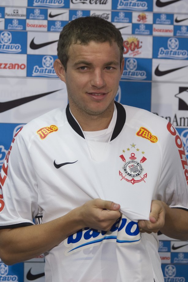O volante Marcelo Mattos foi apresentado esta manhã antes do treino do Corinthians realizado esta manhã no Parque São Jorge, zona leste da cidade; o próximo jogo do time será dia 16/09, contra o Coritiba, no Couto Pereira, em Curitiba, pelo returno do Campeonato Brasileiro 2009