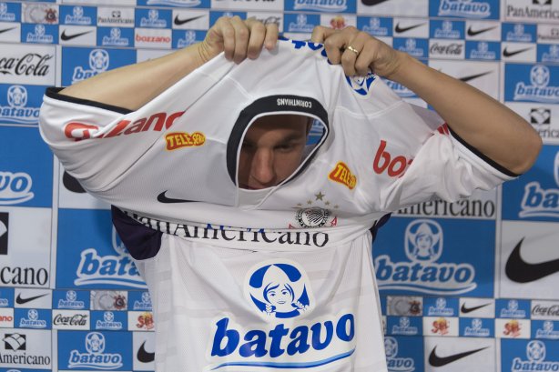 O volante Marcelo Mattos foi apresentado esta manhã antes do treino do Corinthians realizado esta manhã no Parque São Jorge, zona leste da cidade; o próximo jogo do time será dia 16/09, contra o Coritiba, no Couto Pereira, em Curitiba, pelo returno do Campeonato Brasileiro 2009
