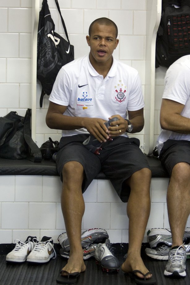SAO PAULO/SP X CORINTHIANS/SP - Bill nos vestiários antes da partida realizada esta tarde no estádio do Morumbi, zona sul da cidade, válida pelo returno do Campeonato Brasileiro de 2009