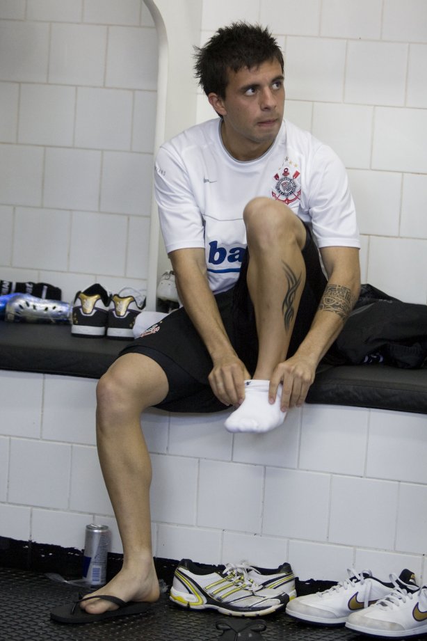 SAO PAULO/SP X CORINTHIANS/SP - Defederico nos vestiários antes da partida realizada esta tarde no estádio do Morumbi, zona sul da cidade, válida pelo returno do Campeonato Brasileiro de 2009
