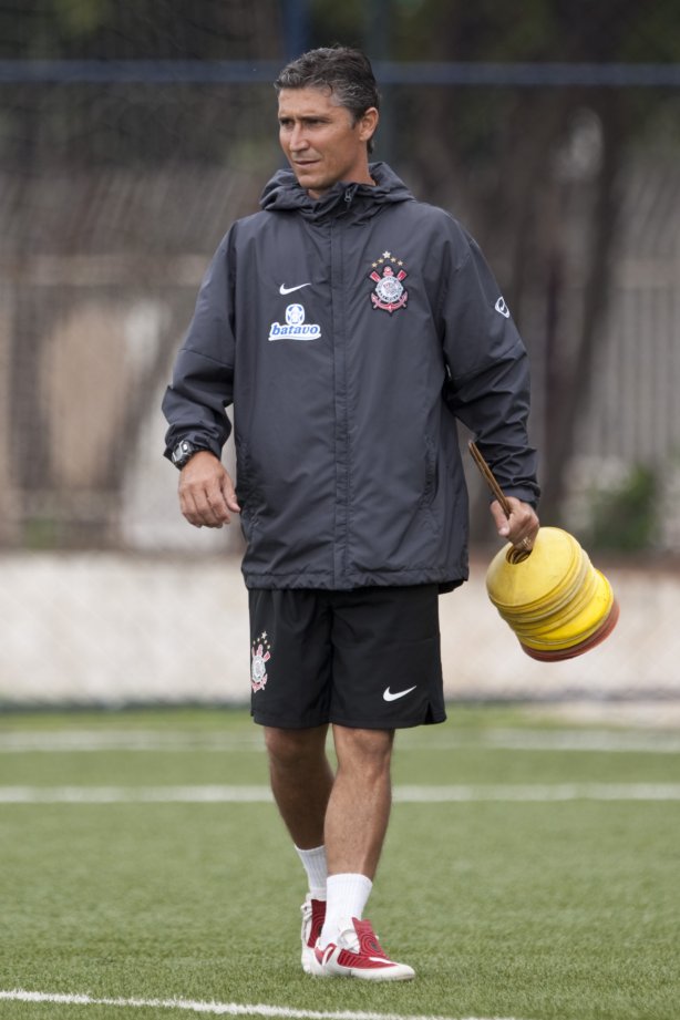 Doriva Bueno, técnico, durante o treino do time do Corinthians que vai disputar a Taca São Paulo de Juniores em janeiro, e que foi realizado esta tarde no Parque São Jorge; O time estreia no dia 03/01/2010 contra o Araguaina/TO, em Araraquara