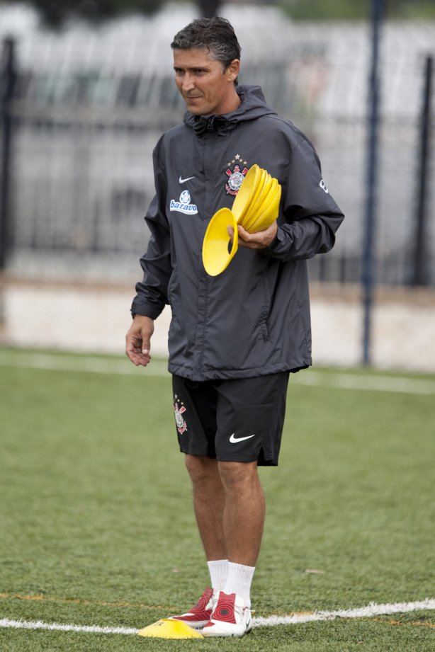 Doriva Buenodurante o treino do time do Corinthians que vai disputar a Taca São Paulo de Juniores em janeiro, e que foi realizado esta tarde no Parque São Jorge; O time estreia no dia 03/01/2010 contra o Araguaina/TO, em Araraquara