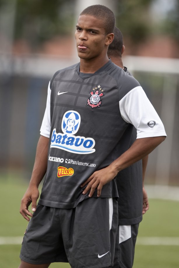 Jonatan durante o treino do time do Corinthians que vai disputar a Taca São Paulo de Juniores em janeiro, e que foi realizado esta tarde no Parque São Jorge; O time estreia no dia 03/01/2010 contra o Araguaina/TO, em Araraquara
