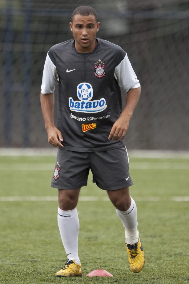 O atacante Claudir durante o treino do time do Corinthians que vai disputar a Taca São Paulo de Juniores em janeiro, e que foi realizado esta tarde no Parque São Jorge; O time estreia no dia 03/01/2010 contra o Araguaina/TO, em Araraquara