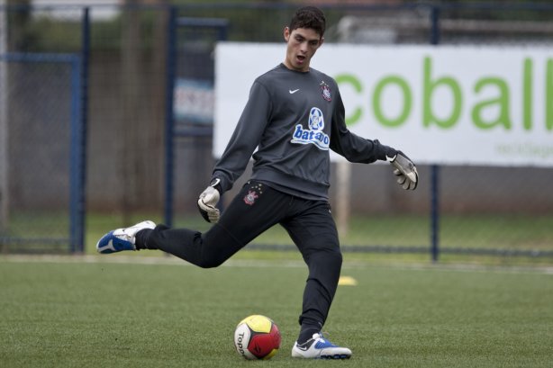 O goleiro André durante o treino do time do Corinthians que vai disputar a Taca São Paulo de Juniores em janeiro, e que foi realizado esta tarde no Parque São Jorge; O time estreia no dia 03/01/2010 contra o Araguaina/TO, em Araraquara