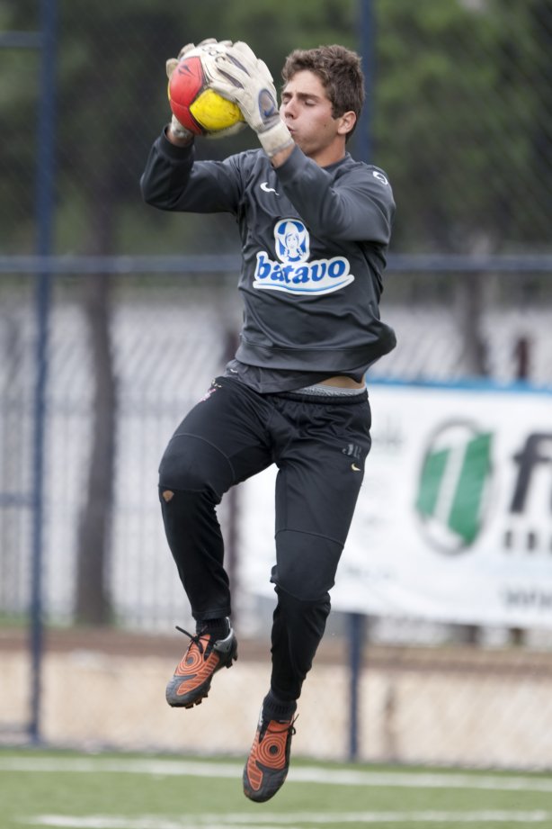 Rodrigo Uchoa, goleiro, durante o treino do time do Corinthians que vai disputar a Taca São Paulo de Juniores em janeiro, e que foi realizado esta tarde no Parque São Jorge; O time estreia no dia 03/01/2010 contra o Araguaina/TO, em Araraquara