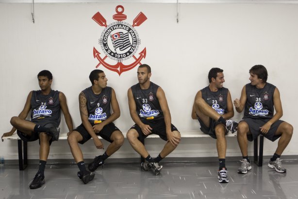 O time do Corinthians se representou hoje a tarde no Parque São Jorge, iniciando a preparação para o ano de 2010
