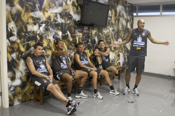 O time do Corinthians se representou hoje a tarde no Parque São Jorge, iniciando a preparação para o ano de 2010