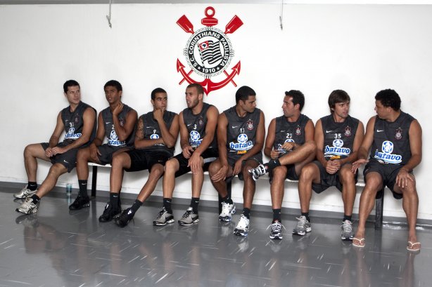 O time do Corinthians se representou hoje a tarde no Parque São Jorge, iniciando a preparação para o ano de 2010