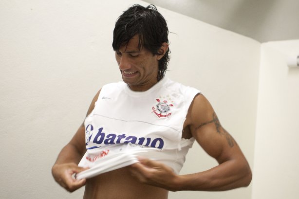 CORINTHIANS X MIRASSOL- Escudero nos vestiários antes da partida realizada esta noite no estádio do Pacaembu, zona oeste de São Paulo, válida pelo Campeonato Paulista 2010