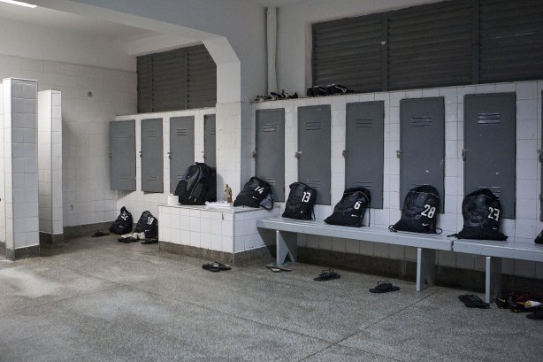 PONTE PRETA/CAMPINAS X CORINTHIANS/SP - Vestiarios antes da partida realizada esta noite no estádio Moisés Lucarelli, em Campinas, válida pela 6ª rodada do Campeonato Paulista 2010