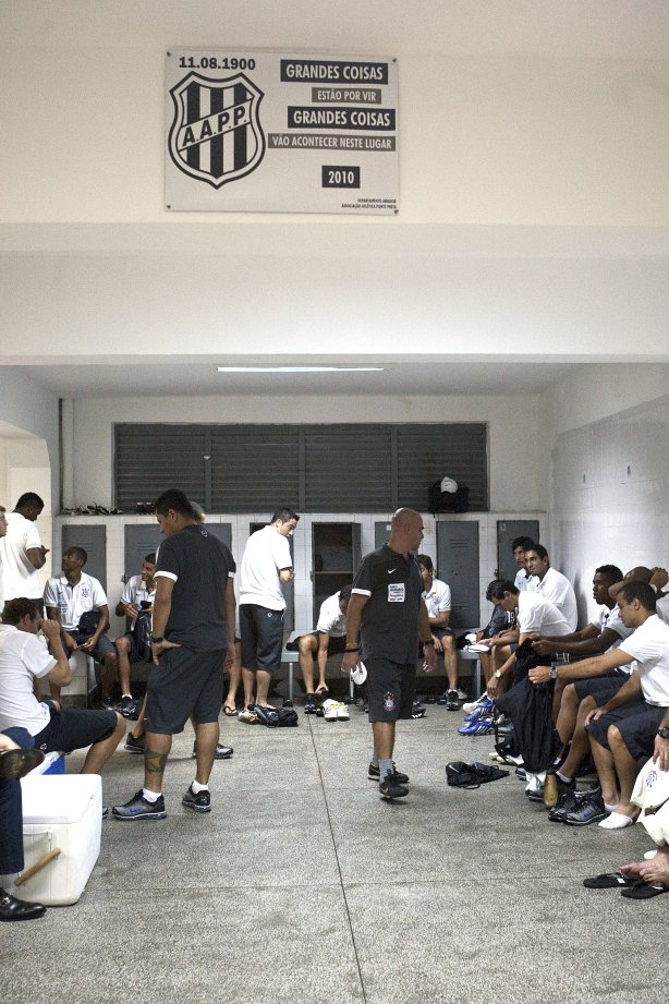 PONTE PRETA/CAMPINAS X CORINTHIANS/SP - Vestiarios antes da partida realizada esta noite no estádio Moisés Lucarelli, em Campinas, válida pela 6ª rodada do Campeonato Paulista 2010
