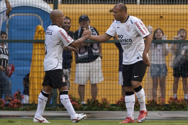 CORINTHIANS X SERTAOZINHO - em um lance da partida realizada esta tarde no estádio do Pacaembu, zona oeste da cidade, válida pela 7ª rodada do Campeonato Paulista 2010