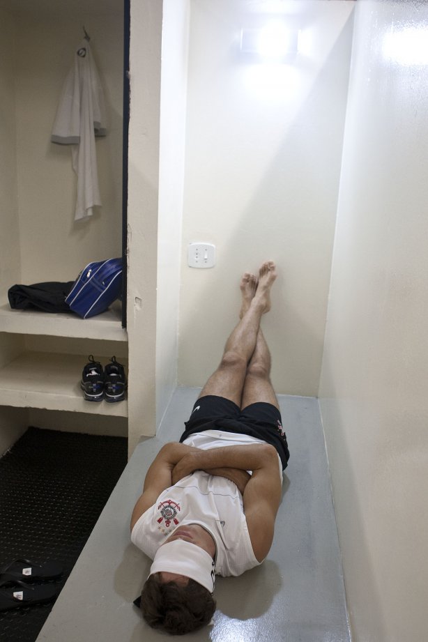CORINTHIANS X SERTAOZINHO - Tcheco nos vestiários antes da partida realizada esta tarde no estádio do Pacaembu, zona oeste da cidade, válida pela 7ª rodada do Campeonato Paulista 2010
