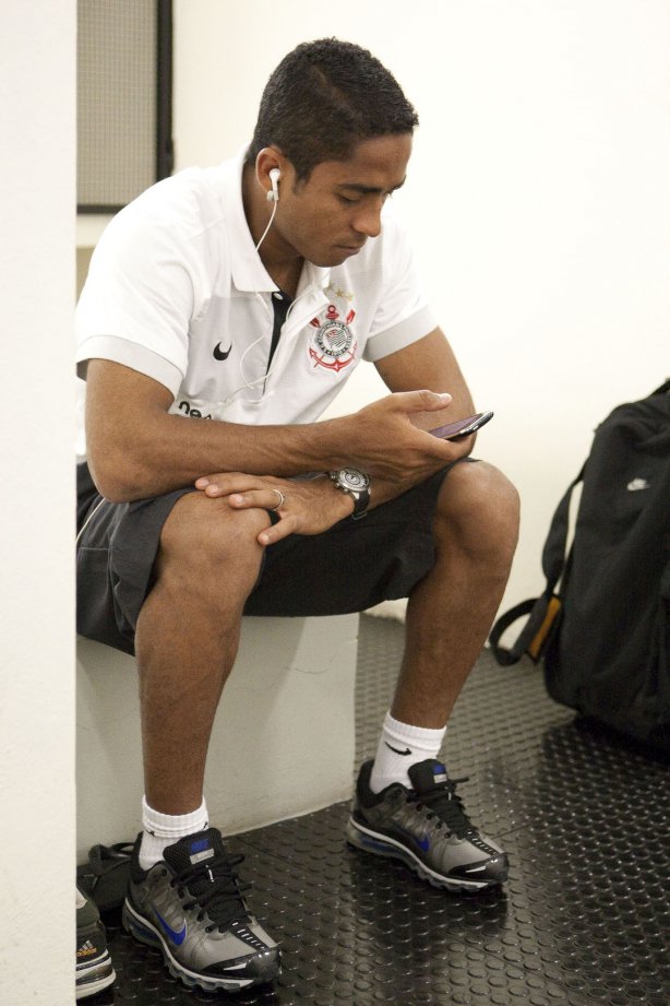 CORINTHIANS/BRASIL X INDEPENDIENTE/COLOMBIA - Jorge Henrique nos vestiários antes da partida realizada esta noite no estádio do Pacaembu, válida pelo returno da fase de classificação da Copa Libertadores da América 2010