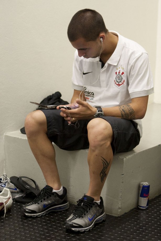 CORINTHIANS/BRASIL X INDEPENDIENTE/COLOMBIA - Matias Defederico nos vestiários antes da partida realizada esta noite no estádio do Pacaembu, válida pelo returno da fase de classificação da Copa Libertadores da América 2010
