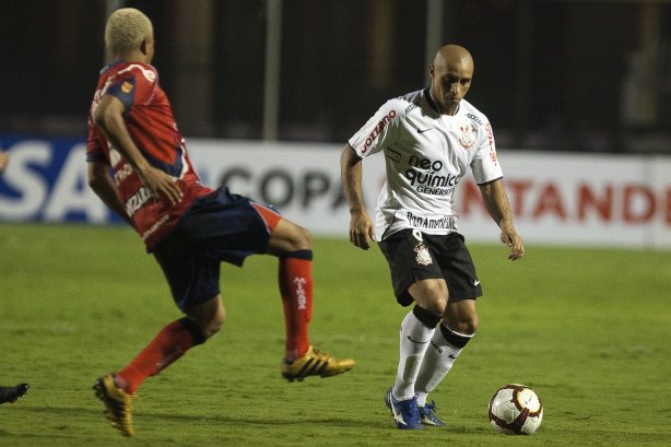 CORINTHIANS/BRASIL X INDEPENDIENTE/COLOMBIA - em um lance da partida realizada esta noite no estádio do Pacaembu, válida pelo returno da fase de classificação da Copa Libertadores da América 2010