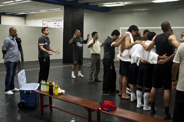 CORINTHIANS/BRASIL X INDEPENDIENTE/COLOMBIA - em um lance da partida realizada esta noite no estádio do Pacaembu, válida pelo returno da fase de classificação da Copa Libertadores da América 2010