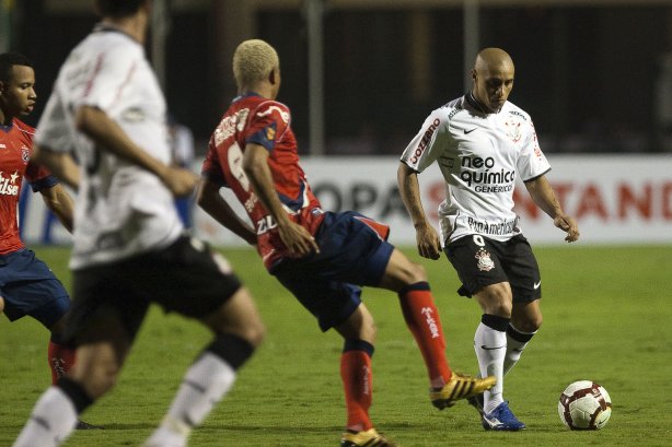 CORINTHIANS/BRASIL X INDEPENDIENTE/COLOMBIA - em um lance da partida realizada esta noite no estádio do Pacaembu, válida pelo returno da fase de classificação da Copa Libertadores da América 2010