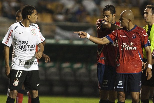 CORINTHIANS/BRASIL X INDEPENDIENTE/COLOMBIA - em um lance da partida realizada esta noite no estádio do Pacaembu, válida pelo returno da fase de classificação da Copa Libertadores da América 2010