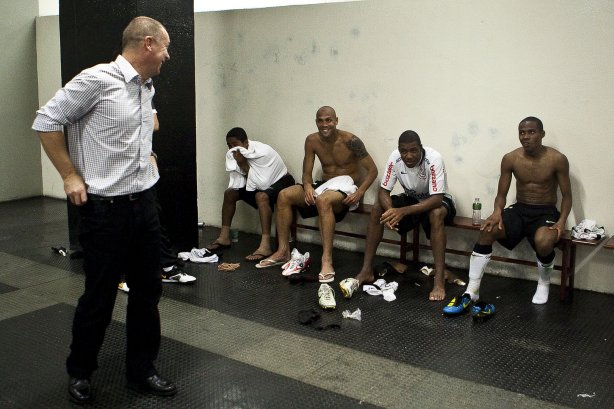 CORINTHIANS/BRASIL X INDEPENDIENTE/COLOMBIA - em um lance da partida realizada esta noite no estádio do Pacaembu, válida pelo returno da fase de classificação da Copa Libertadores da América 2010