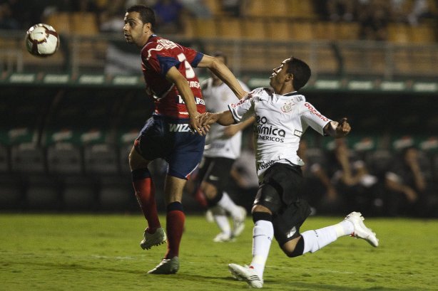 CORINTHIANS/BRASIL X INDEPENDIENTE/COLOMBIA - em um lance da partida realizada esta noite no estádio do Pacaembu, válida pelo returno da fase de classificação da Copa Libertadores da América 2010