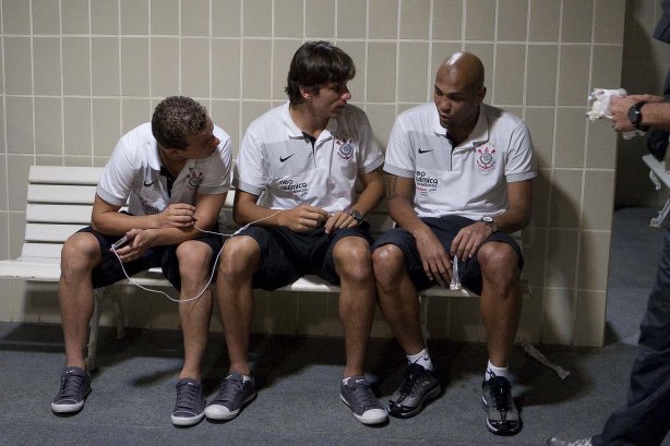 Marcelo Mattos; Paulo André e Souza nos vestiários antes da partida entre Flamengo x Corinthians válida pela Copa Santander Libertadores realizada no estádio do Maracanã