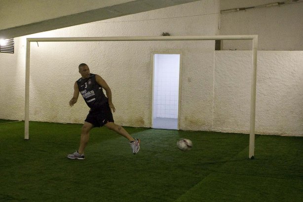 Ronaldo nos vestiários antes da partida entre Flamengo x Corinthians válida pela Copa Santander Libertadores realizada no estádio do Maracanã