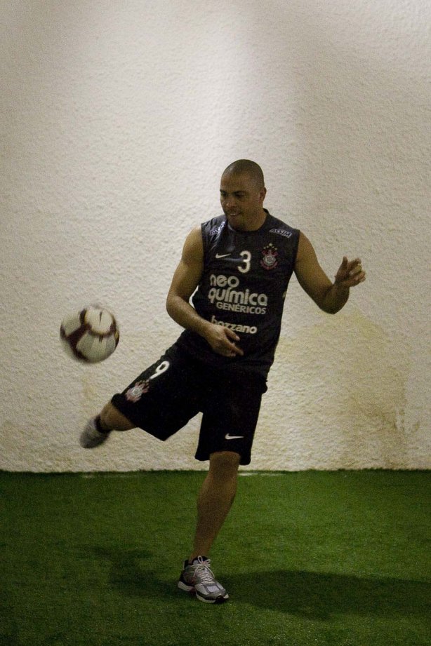 Ronaldo nos vestiários antes da partida entre Flamengo x Corinthians válida pela Copa Santander Libertadores realizada no estádio do Maracanã