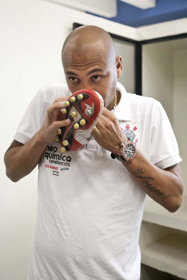 Souza nos vestiários antes da partida entre Corinthians x Flamengo válida pela Copa Santander Libertadores realizada no estádio do Pacaembu