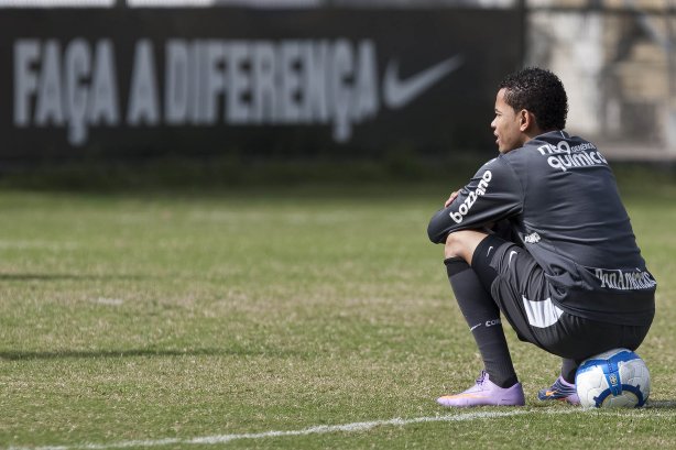 Dentinho durante o treino do Corinthians realizado esta manhã no Parque São Jorge. O próximo jogo do time será amanhã, domingo, dia 16/05, no Olímpico, contra o Grêmio, pela 2ª rodada do Campeonato Brasileiro 2010; São Paulo, Brasil