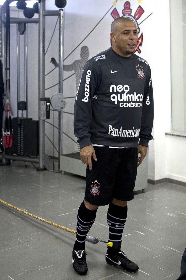 Ronaldo durante o treino do Corinthians realizado esta manhã no Parque São Jorge. O próximo jogo do time será domingo, dia 23/05, no Pacaembu, contra o Fluminense, pela 3ª rodada do Campeonato Brasileiro 2010; São Paulo, Brasil