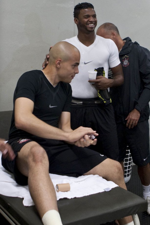 Felipe e Julio Cesar nos vestiários antes da partida entre Corinthians x Fluminense válida pela 3ª rodada do Campeonato Brasileiro 2010, realizada no estádio do Pacaembu