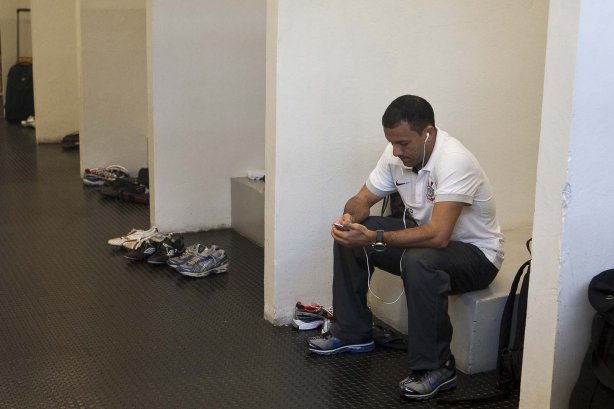 Iarley nos vestiários antes da partida entre Corinthians x Santos, válida pela 5ª rodada do Campeonato Brasileiro 2010, realizada no estádio do Pacaembu