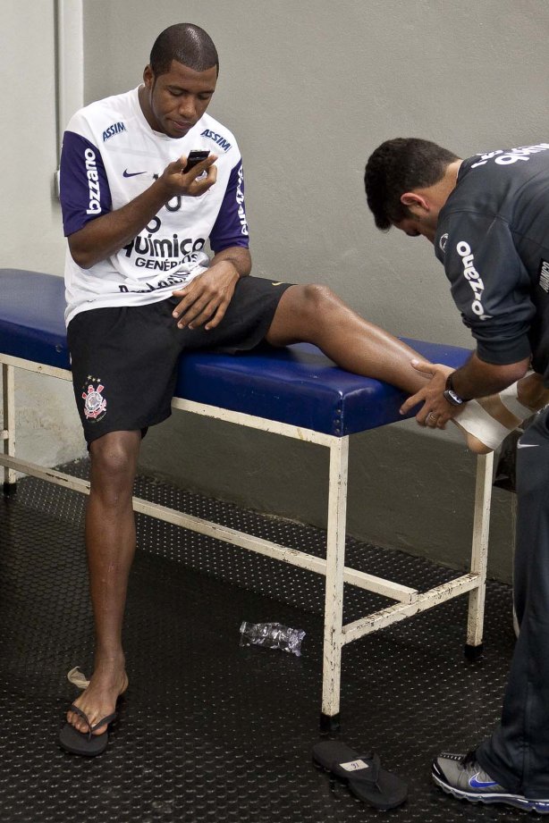 Jucilei nos vestiários antes da partida entre Corinthians x Santos, válida pela 5ª rodada do Campeonato Brasileiro 2010, realizada no estádio do Pacaembu
