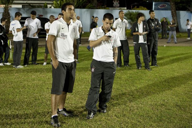 Boquita e Defederico assistem a preliminar antes da partida entre Corinthians x Iraty/PR, torneio amistoso, realizada esta noite no estádio do Café, em Londrina/Parana