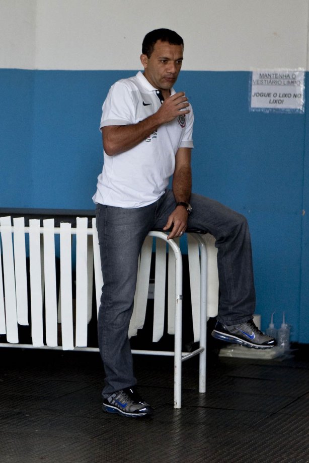 Iarley nos vestiários antes da partida entre Corinthians x Atlético-PR, válida pela decisão da Taca cidade de Londrina, realizada esta tarde no estádio do Café, em Londrina/Parana