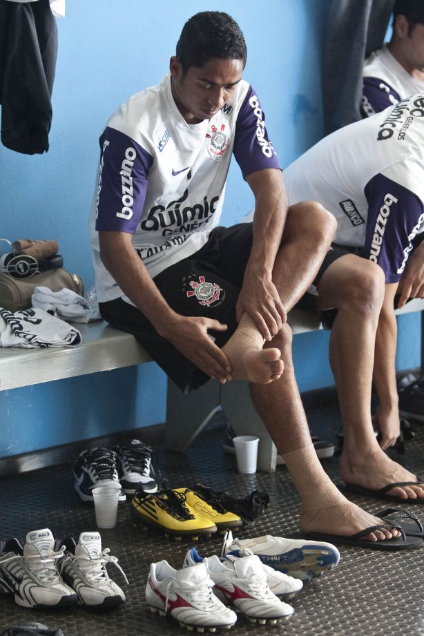 Jorge Henrique nos vestiários antes da partida entre Corinthians x Atlético-PR, válida pela decisão da Taca cidade de Londrina, realizada esta tarde no estádio do Café, em Londrina/Parana