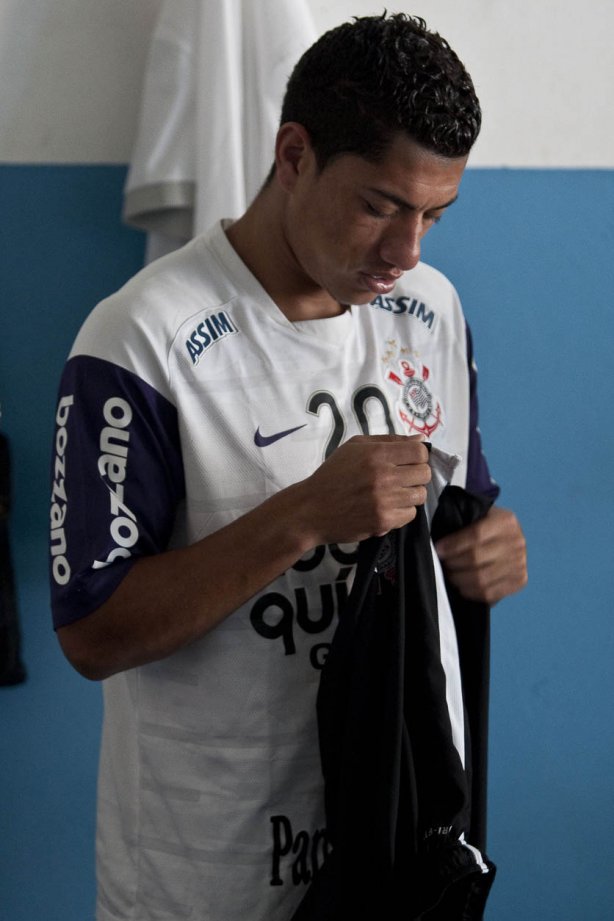 Ralf nos vestiários antes da partida entre Corinthians x Atlético-PR, válida pela decisão da Taca cidade de Londrina, realizada esta tarde no estádio do Café, em Londrina/Parana