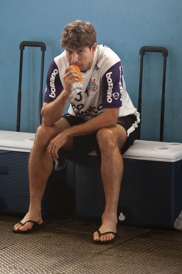 Tcheco nos vestiários antes da partida entre Corinthians x Atlético-PR, válida pela decisão da Taca cidade de Londrina, realizada esta tarde no estádio do Café, em Londrina/Parana