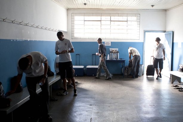 Vestiarios antes da partida entre Corinthians x Atlético-PR, válida pela decisão da Taca cidade de Londrina, realizada esta tarde no estádio do Café, em Londrina/Parana