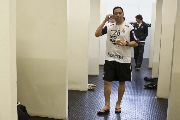 Chicão nos vestiários antes da partida entre Corinthians x Atlético-MG, válida pela 9ª rodada do Campeonato Brasileiro de 2010, serie A, realizada esta tarde no estádio do Pacaembu