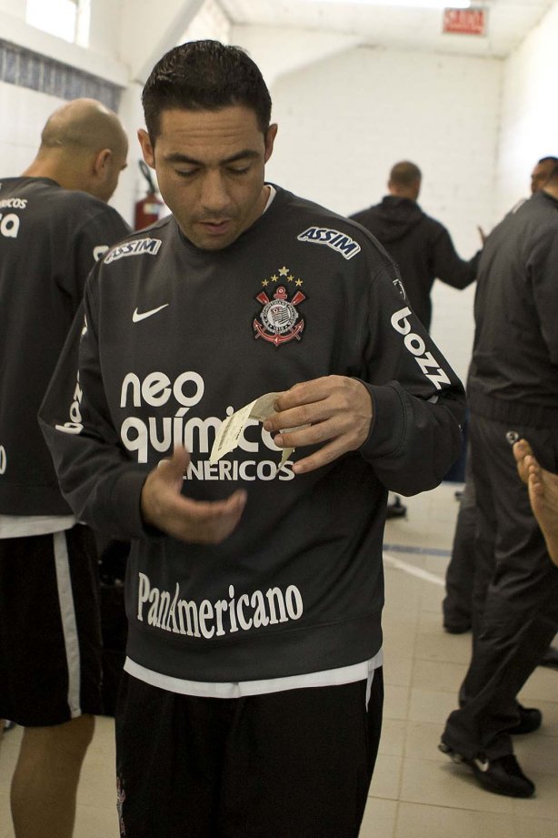 Chicão nos vestiários antes da partida entre Avaí x Corinthians, válida pela 14ª rodada do Campeonato Brasileiro de 2010, serie A, realizada esta tarde no estádio da Ressacada, em Florianopolis/SC