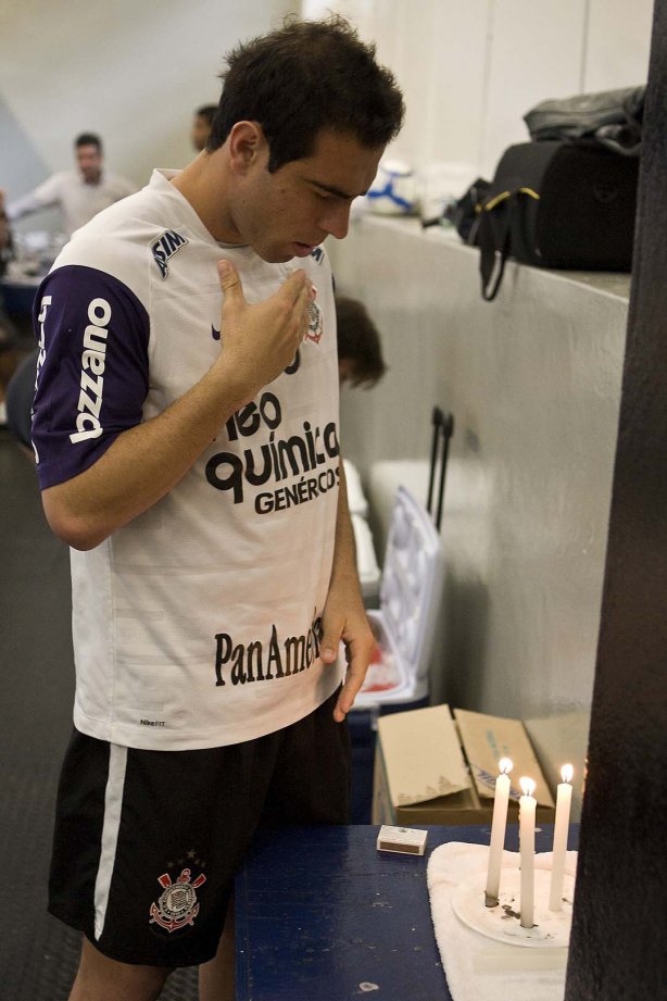 Bruno Cesar nos vestiários antes da partida entre Corinthians x São Paulo, válida pela 15ª rodada do Campeonato Brasileiro de 2010, serie A, realizada esta tarde no estádio do Pacaembu, em São Paulo. São Paulo, Brasil