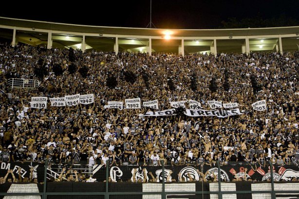 Durante a partida entre Corinthians x São Paulo, válida pela 15ª rodada do Campeonato Brasileiro de 2010, serie A, realizada esta tarde no estádio do Pacaembu, em São Paulo. São Paulo, Brasil