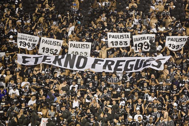 Durante a partida entre Corinthians x São Paulo, válida pela 15ª rodada do Campeonato Brasileiro de 2010, serie A, realizada esta tarde no estádio do Pacaembu, em São Paulo. São Paulo, Brasil