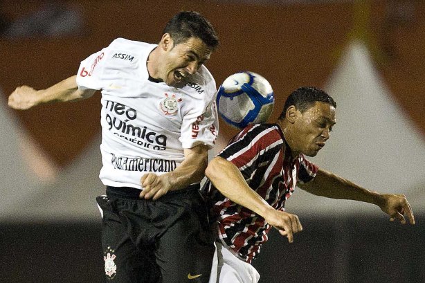 Durante a partida entre Corinthians x São Paulo, válida pela 15ª rodada do Campeonato Brasileiro de 2010, serie A, realizada esta tarde no estádio do Pacaembu, em São Paulo. São Paulo, Brasil